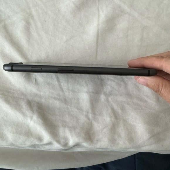 Iphone 8 Plus Unlocked 256GB Black with OtterBox case - Picture 5 of 12